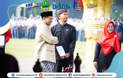 Upacara Hardiknas di Gasibu dan Pemberian Penghargaan Atas Prestasi Siswa dan Guru